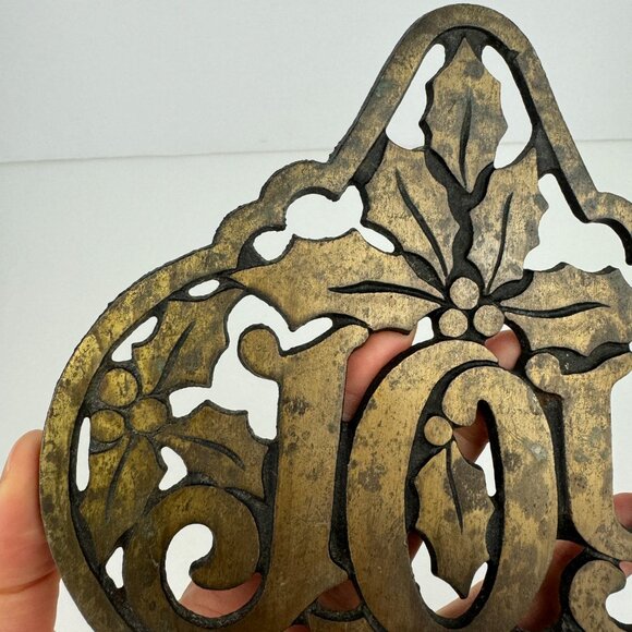 Vintage Avon Trivet Christmas Holiday Joy Holly Brass Copper Cast Iron Dining - Picture 6 of 9